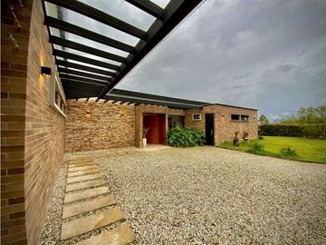 Venta Casa Campestre moderna como nueva Parcelacion La Ceja