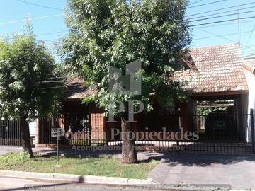 CASA EN CASTELAR SUR