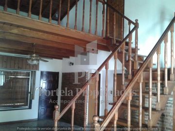 CASA EN CASTELAR SUR