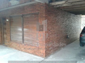 CASA EN CASTELAR SUR