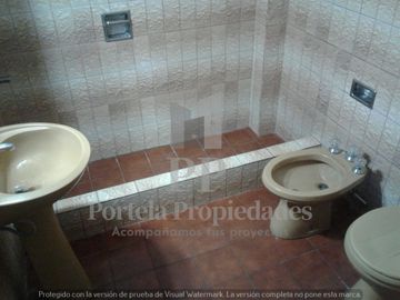 CASA EN CASTELAR SUR