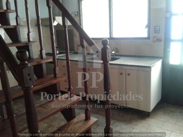 CASA EN CASTELAR SUR