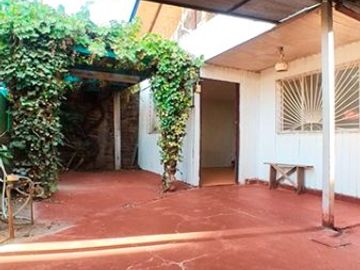 Se Vende Casa con Departamento Interior en comuna de El Bosque, Metro Copa Lo Martínez.