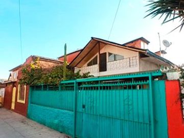 Se Vende Casa con Departamento Interior en comuna de El Bosque, Metro Copa Lo Martínez.