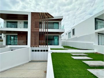 CASA DUPLEX VISTA AL MAR EN URBANIZACIÓN CIUDAD DEL MAR, SUR DE MANTA
