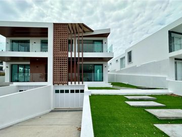 CASA DUPLEX VISTA AL MAR EN URBANIZACIÓN CIUDAD DEL MAR, SUR DE MANTA