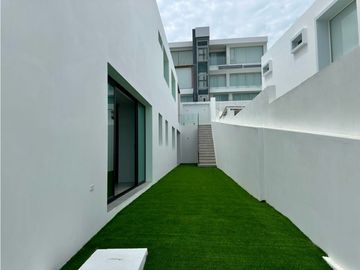 CASA DUPLEX VISTA AL MAR EN URBANIZACIÓN CIUDAD DEL MAR, SUR DE MANTA