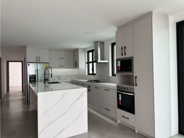 CASA DUPLEX VISTA AL MAR EN URBANIZACIÓN CIUDAD DEL MAR, SUR DE MANTA