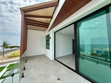 CASA DUPLEX VISTA AL MAR EN URBANIZACIÓN CIUDAD DEL MAR, SUR DE MANTA