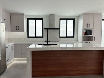 CASA DUPLEX VISTA AL MAR EN URBANIZACIÓN CIUDAD DEL MAR, SUR DE MANTA