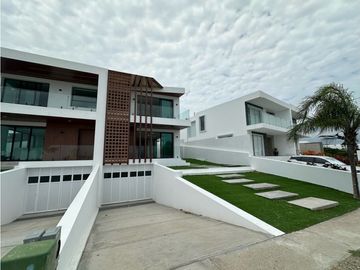 CASA DUPLEX VISTA AL MAR EN URBANIZACIÓN CIUDAD DEL MAR, SUR DE MANTA