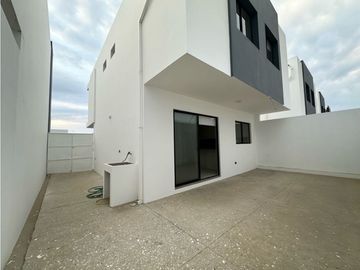 CASAS NUEVA A ESTRENAR  EN URBANIZACIÓN BARU OASIS AL SUR DE MANTA