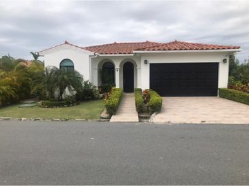 Venta o alquiler: Casa 3 habitaciones en Hacienda Pacífica, San Carlos