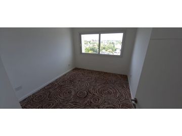 Cuatro ambientes, dos baños,  balcón y cochera a estrenar