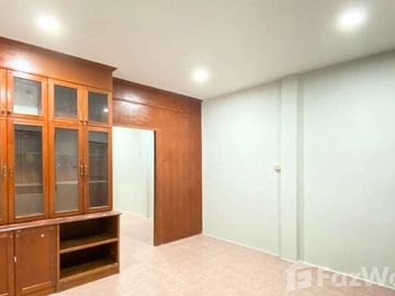 3 Bedroom Townhouse for sale in Nakhon Pathom, Nakhon Pathom