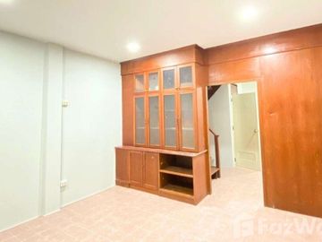 3 Bedroom Townhouse for sale in Nakhon Pathom, Nakhon Pathom