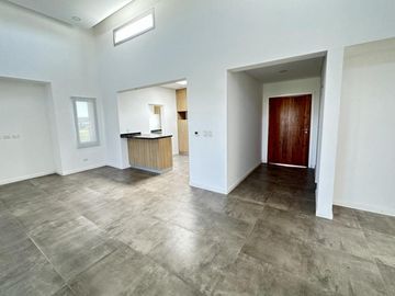 Venta de casa Barrio San Felipe con pileta- Canning