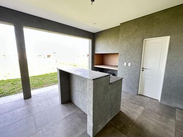 Venta de casa Barrio San Felipe con pileta- Canning
