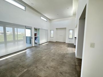 Venta de casa Barrio San Felipe con pileta- Canning