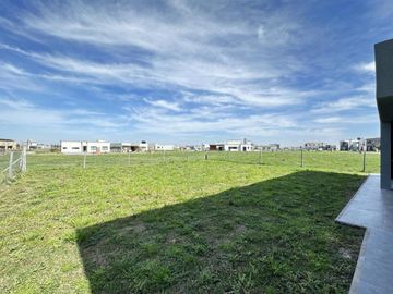 Venta de casa Barrio San Felipe con pileta- Canning