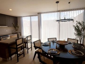 Estrena Casa entre El Refugio y Zibata,  Esstudio o 4ta Recamara, 4 Baños, Lujo
