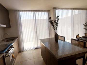 Estrena Casa entre El Refugio y Zibata,  Esstudio o 4ta Recamara, 4 Baños, Lujo