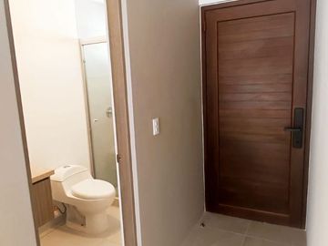 Estrena Casa entre El Refugio y Zibata,  Esstudio o 4ta Recamara, 4 Baños, Lujo