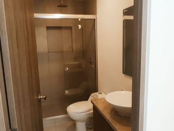 Estrena Casa entre El Refugio y Zibata,  Esstudio o 4ta Recamara, 4 Baños, Lujo