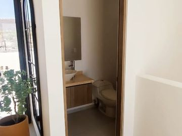 Estrena Casa entre El Refugio y Zibata,  Esstudio o 4ta Recamara, 4 Baños, Lujo