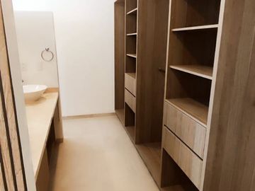 Estrena Casa entre El Refugio y Zibata,  Esstudio o 4ta Recamara, 4 Baños, Lujo