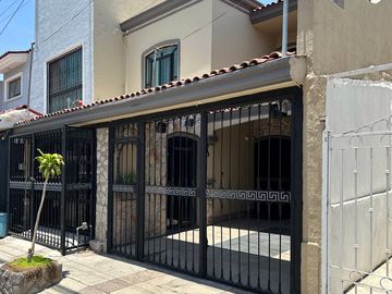 Jardines de La Paz, Emiliano Zapata