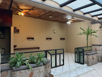 Jardines de La Paz, Emiliano Zapata