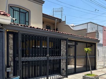 Jardines de La Paz, Emiliano Zapata