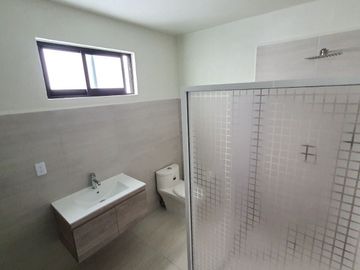 Casa recién renovada lista para reestrenarse.