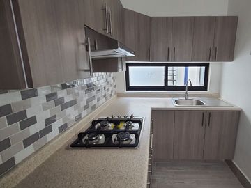 Casa recién renovada lista para reestrenarse.