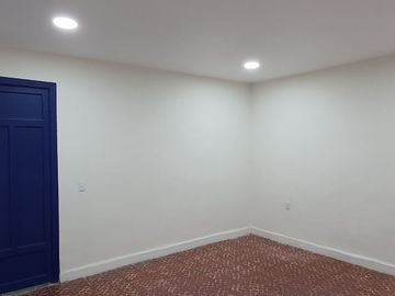 Casa recién renovada lista para reestrenarse.