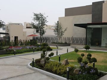 Exclusivo desarrollo en Sexta Sección de Lomas Verdes Con Jardín Exclusivo
