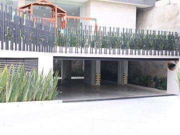 Exclusivo desarrollo en Sexta Sección de Lomas Verdes Con Jardín Exclusivo