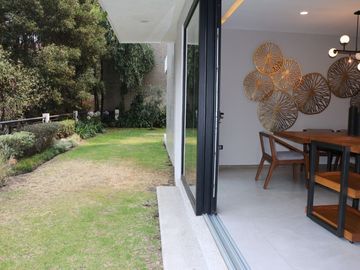 Exclusivo desarrollo en Sexta Sección de Lomas Verdes Con Jardín Exclusivo