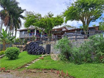 Hotel Campestre en Venta via Tebaida - Quindio
