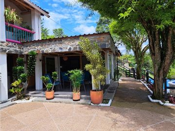 Hotel Campestre en Venta via Tebaida - Quindio