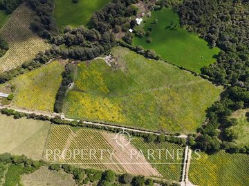 Preciosa Finca de 5.9 Ha planas, orilla de río y bosque nativo en Panguipulli.