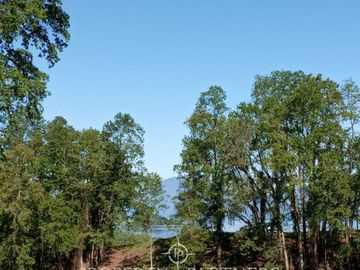 Terreno de 1 hectárea en exclusivo loteo con acceso al lago