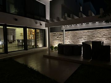 CASA EN VENTA VALLE PONIENTE