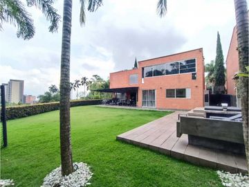 Espectacular casa en La Loma Benedictinos