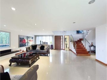 Espectacular casa en La Loma Benedictinos