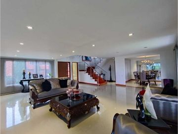 Espectacular casa en La Loma Benedictinos