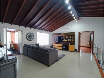 Espectacular casa en La Loma Benedictinos