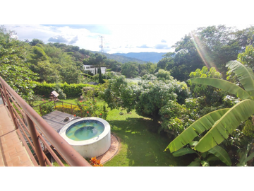 venta de casa campestre en condominio de 2000 M2 en La Mesa Cund.