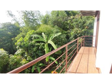 venta de casa campestre en condominio de 2000 M2 en La Mesa Cund.